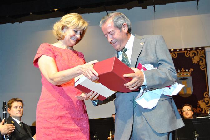 Premio al Mayor 2011 al Presidente UDP  